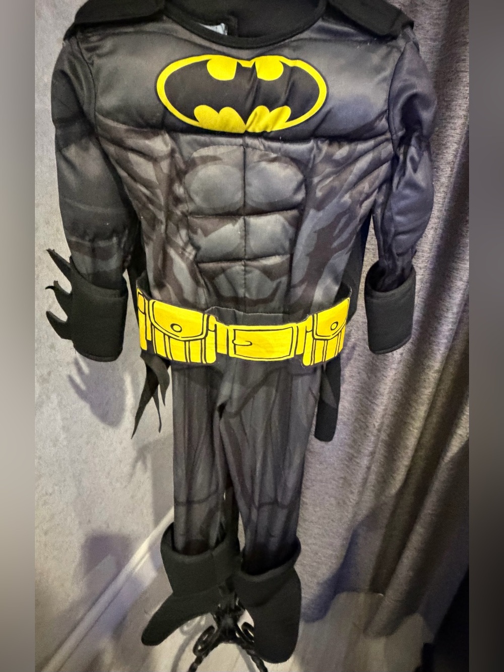 Kids Black and Yellow Batman Muscle Chest Costume w/belt &mask size extra small